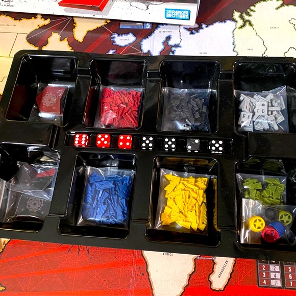 PARKER BROTHERS RISK BOARD GAME VTG 2008 THE GAME OF STRATEGIC CONQUEST HASBRO - Picture 3 of 16